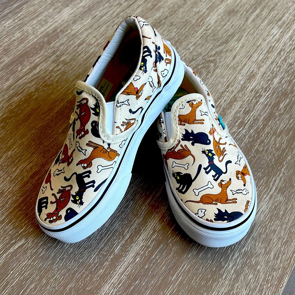 NWOB - THE SIMPSONS X VANS FAMILY PETS CLASSIC SLIP-ON SHOES